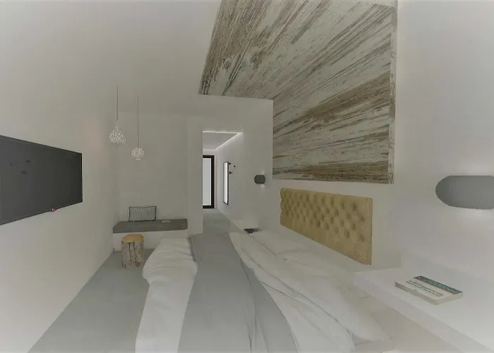 Irene Fira (Santorini)